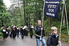 MED UNIFORM: kra Skolekorps fra Karmy p vei inn mot Kjuttaviga til avslutningen p Srlandets Musikkfestival sndag 23. juni. 